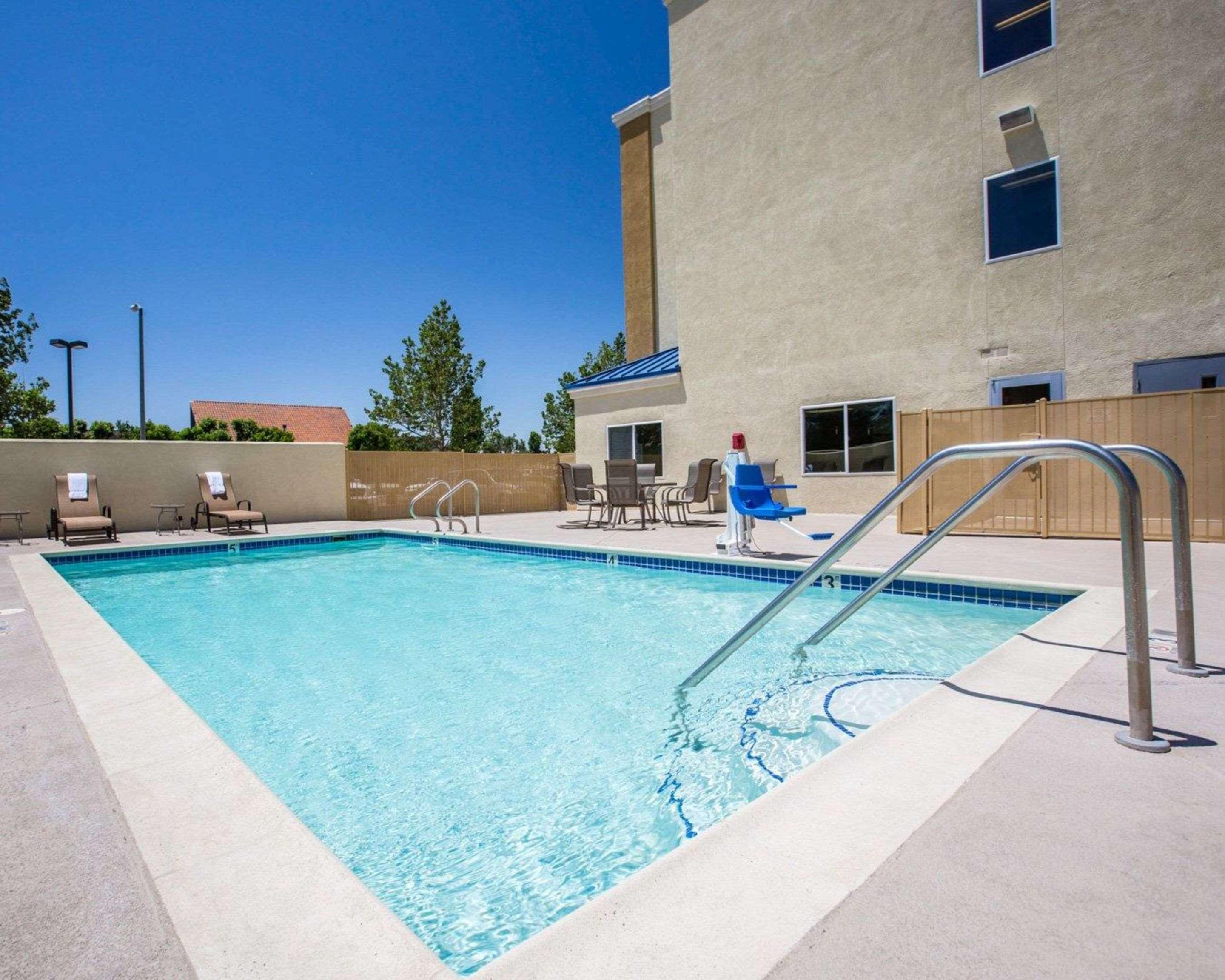 Comfort Suites Victorville-Hesperia Eksteriør billede